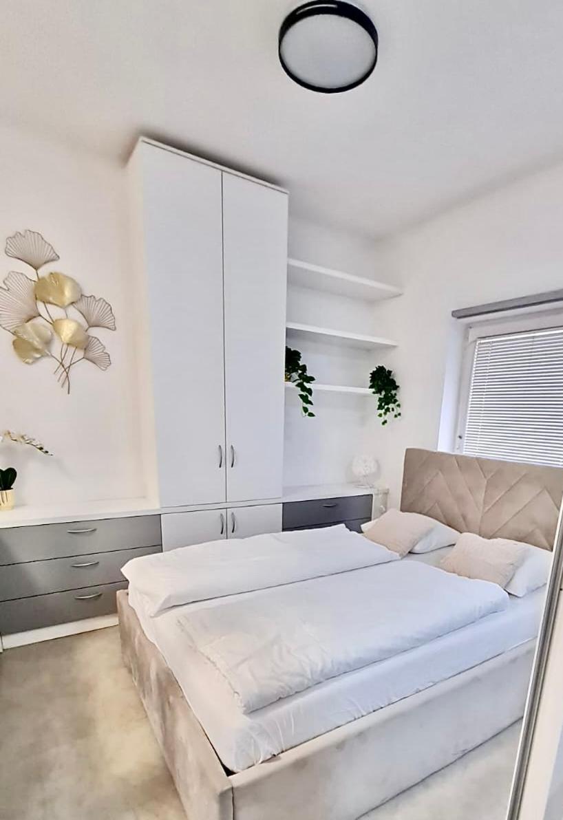 Ljubljana Central Lux Apartment With Free Parking Exteriör bild
